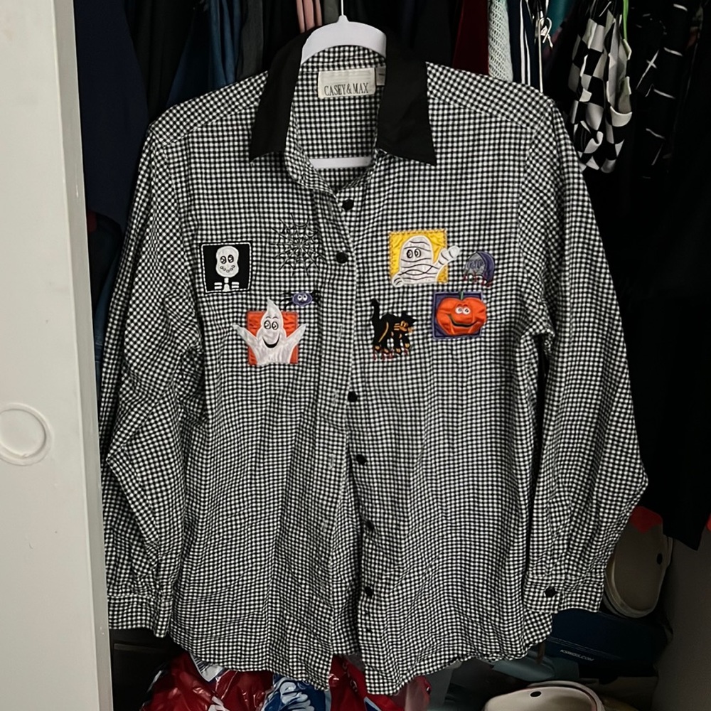 Women’s Halloween shirt size medium